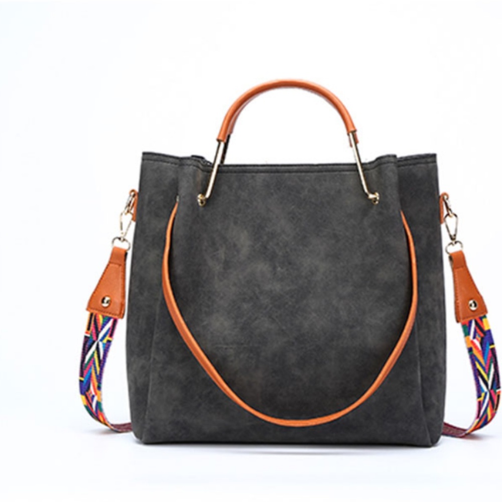 Helsinki Leather Shoulder Bag - Picture 6 of 8